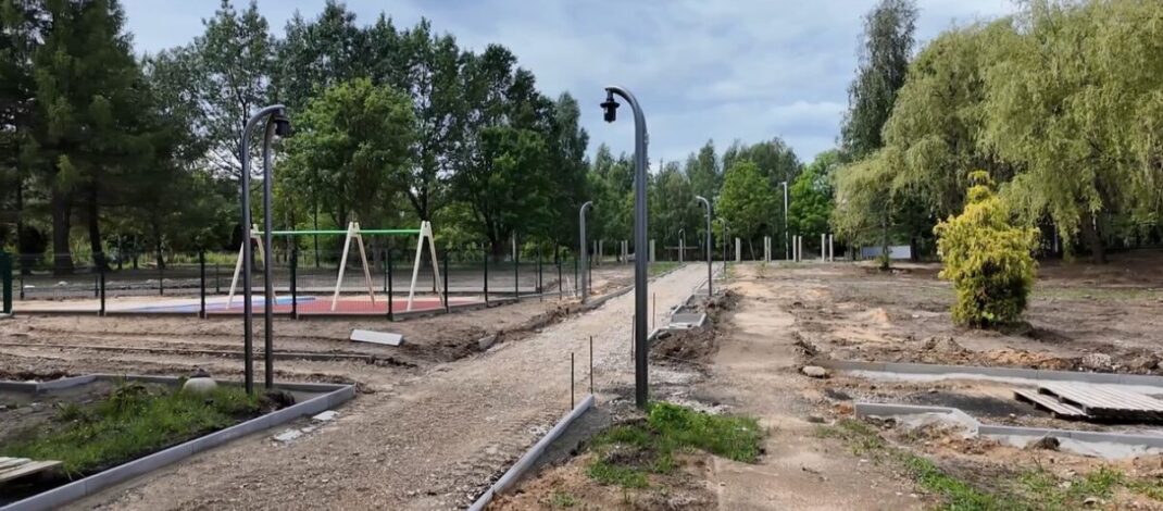 Ekologiczne ABC. Trwa rewitalizacja parku przy szpitalu na Parkitce. Koszt inwestycji to blisko 980 tys. zł