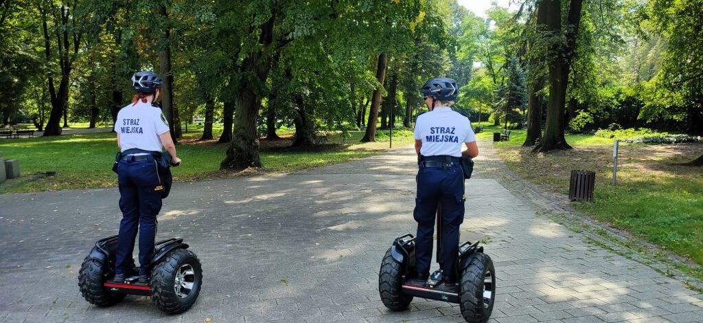 Częstochowska Straż Miejska: Karteczki lub opaski z numerem telefonu dla dzieci i osób starszych przed „szczytem pielgrzymkowym”