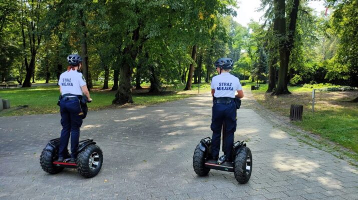 Częstochowska Straż Miejska: Karteczki lub opaski z numerem telefonu dla dzieci i osób starszych przed "szczytem pielgrzymkowym" 1
