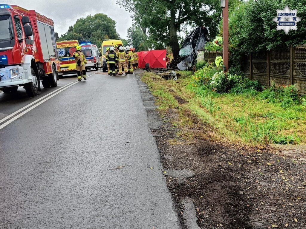 Wypadek w Ślęzanach (pow. częstochowski). Nie żyje 44-latek 9