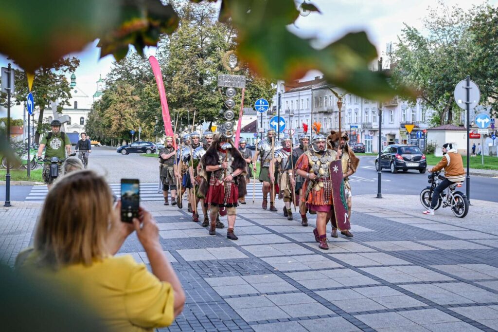 Juromania 2025. Parada legionistów przeszła przez częstochowskie Aleje [ZDJĘCIA] 9