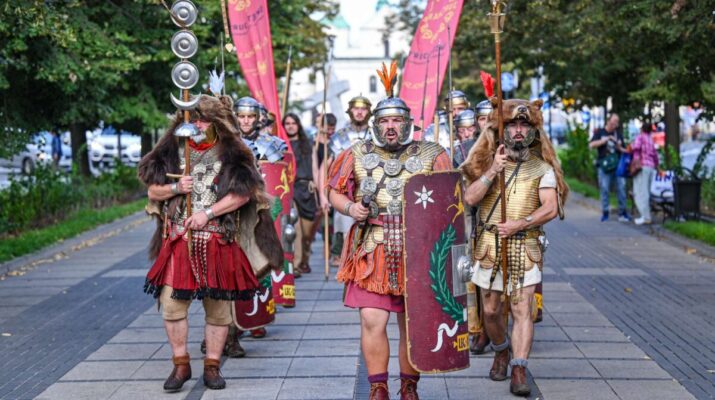 Juromania 2025. Parada legionistów przeszła przez częstochowskie Aleje [ZDJĘCIA] 1