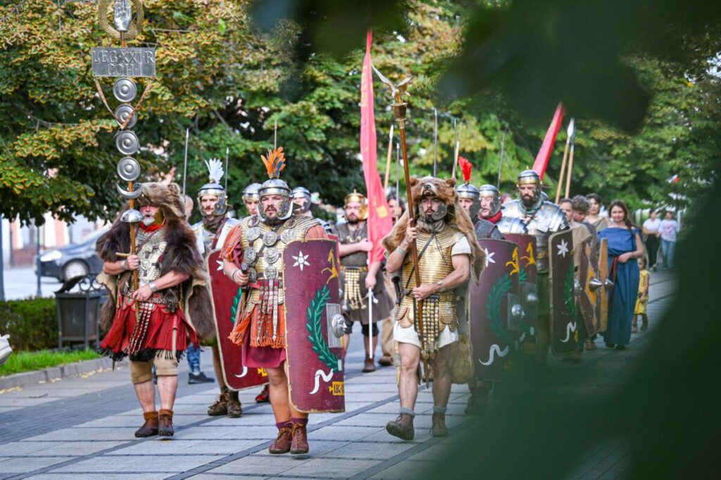 Juromania 2025. Parada legionistów przeszła przez częstochowskie Aleje [ZDJĘCIA] 8