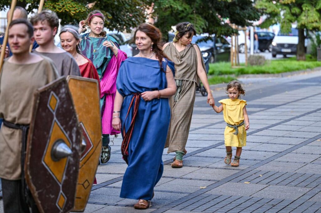 Juromania 2025. Parada legionistów przeszła przez częstochowskie Aleje [ZDJĘCIA] 4