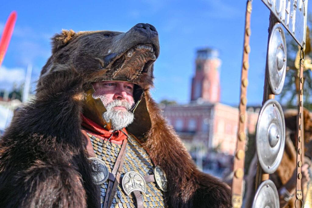 Juromania 2025. Parada legionistów przeszła przez częstochowskie Aleje [ZDJĘCIA] 2