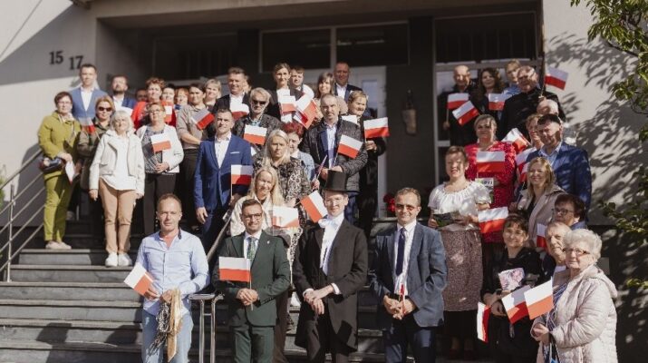 Rzeźby autorstwa Marcina Flowera Poznańskiego z Jaworznika odsłonięto w Żarkach 3