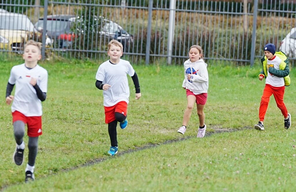 Bieg Orląt Lwowskich na terenie SP 48 w Częstochowie 3
