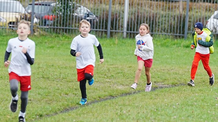 Bieg Orląt Lwowskich na terenie SP 48 w Częstochowie 1