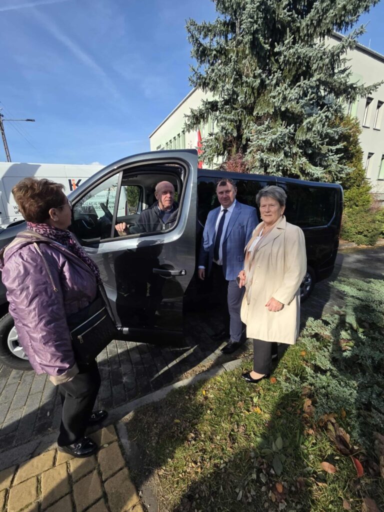 Nowy samochód dla podopiecznych Środowiskowego Domu Samopomocy w Żarkach 7