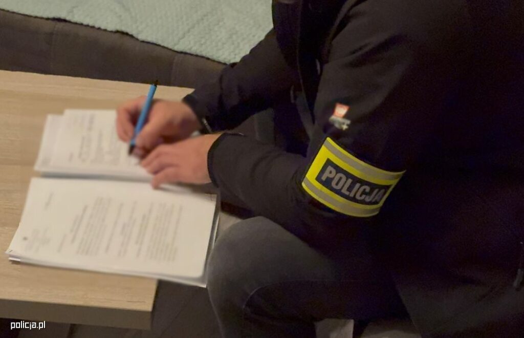 Wyłudzenia wielomilionowych dotacji na działalność edukacyjną. Wśród zatrzymanych dyrektorka z Częstochowy 2