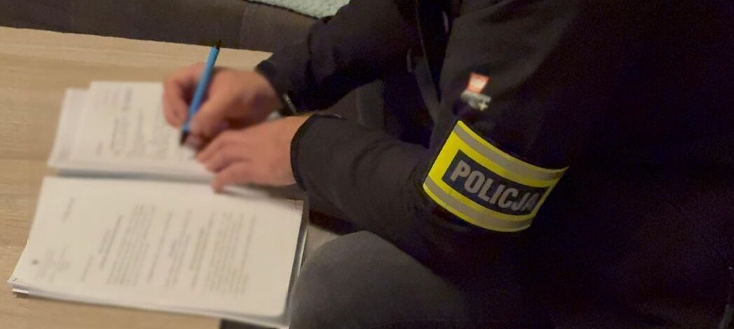 Zareagowali świadkowie, a Policja zatrzymała pijanego ojca, który miał pod opieką 4-miesięczne dziecko
