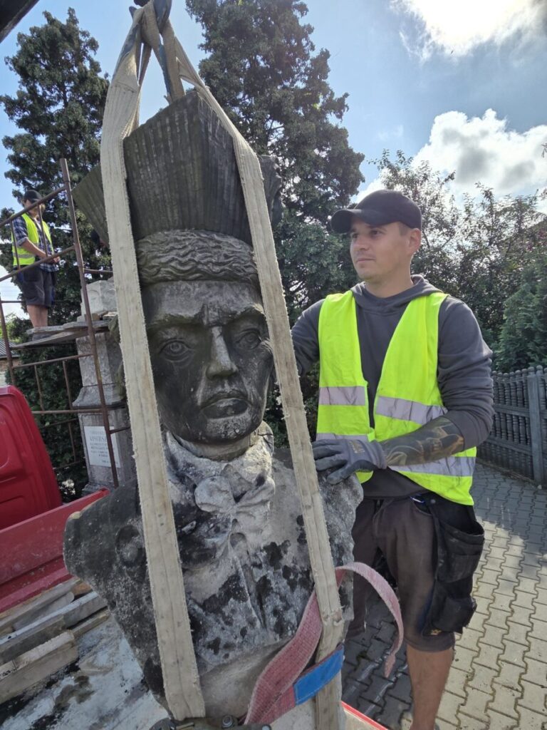 24.10. Odsłonięcie pomnika T. Kościuszki i 80 lat Zespołu Szkół w Żarkach. 2