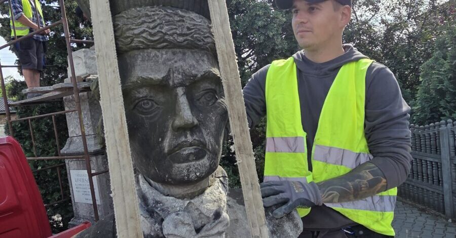 24.10. Odsłonięcie pomnika T. Kościuszki i 80 lat Zespołu Szkół w Żarkach.