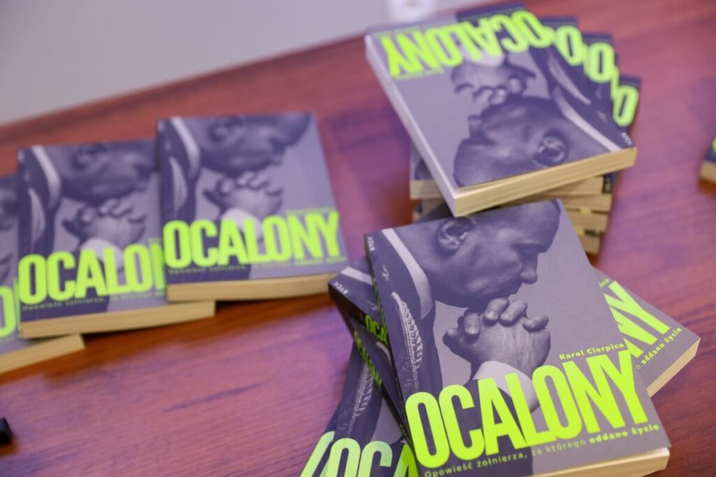 "Ocalony". Opowieść żołnierza, za którego oddano życie zabrzmiała w Muzeum Monet i Medali Jana Pawła II 4