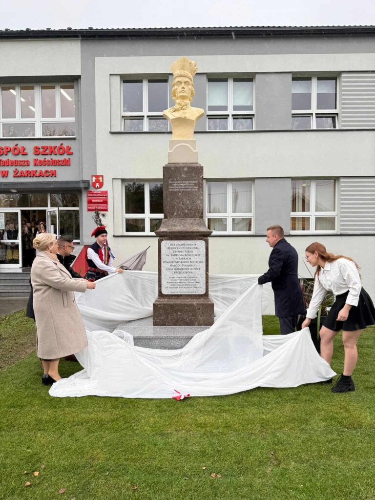 Uroczystości.Odsłonięcie pomnika i Jubileusz ZS w Żarkach. 14