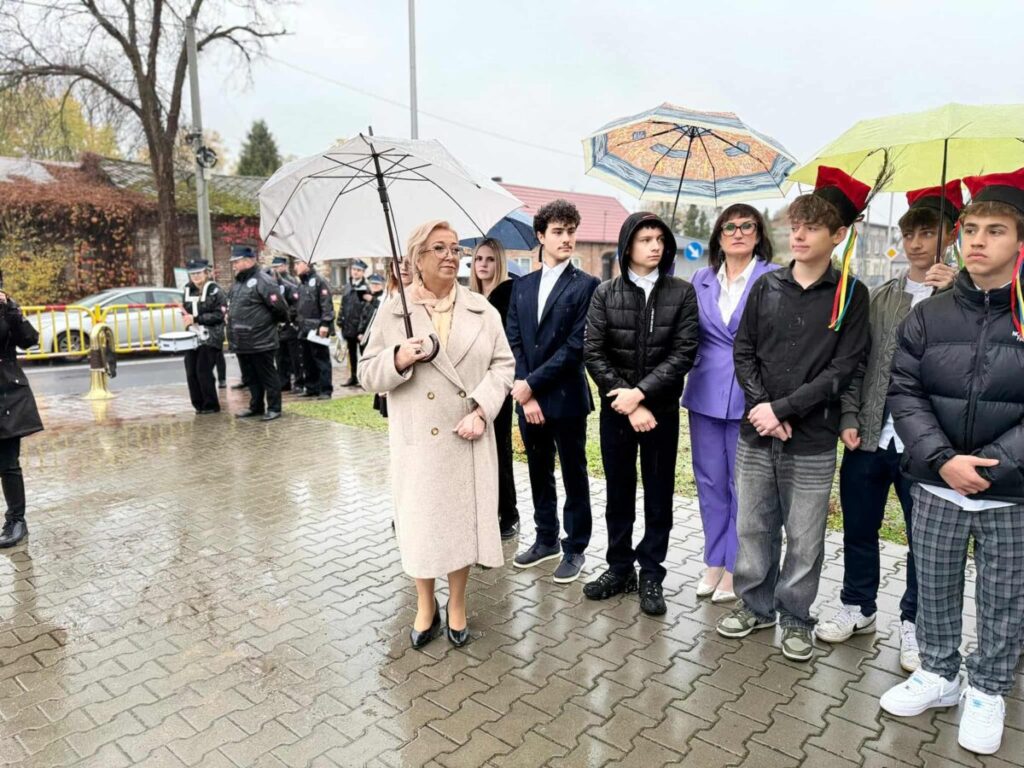 Uroczystości.Odsłonięcie pomnika i Jubileusz ZS w Żarkach. 18