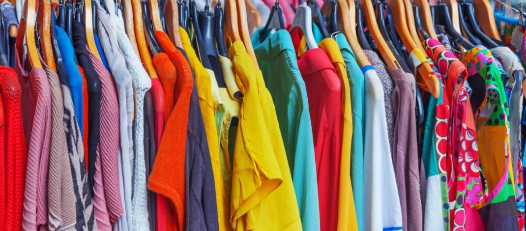 Ekologiczne ABC. Moda się zmienia, a problem zostaje. Oto, jak fast fashion wpływa na środowisko
