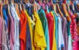 Ekologiczne ABC. Moda się zmienia, a problem zostaje. Oto, jak fast fashion wpływa na środowisko