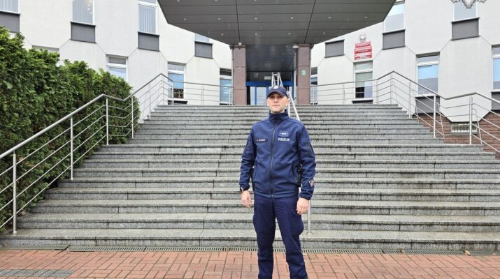 Znają tego policjanta częstochowscy czytelnicy. Aspirant Kamil Sowiński razem z innymi świadkami udzielił pomocy poszkodowanej w zdarzeniu drogowym... 1