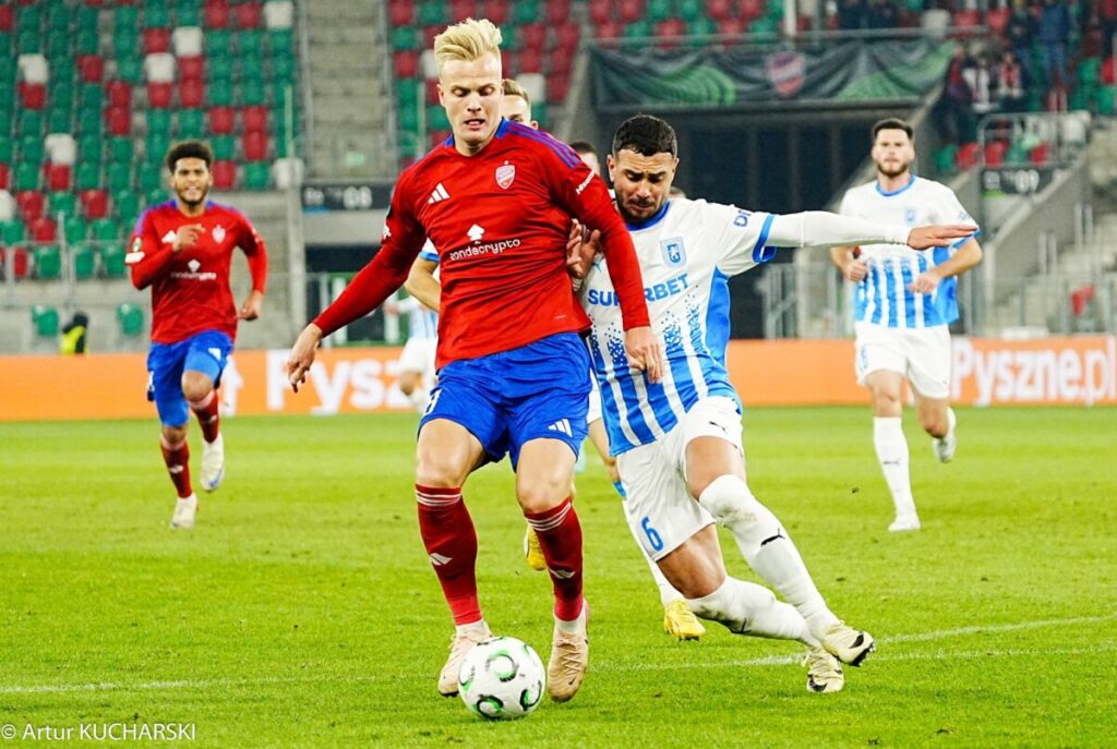 Raków rozpoczął fazę ligową Ligi Konferencji UEFA od wygranej, ale mecz oglądało 6557 kibiców... 5
