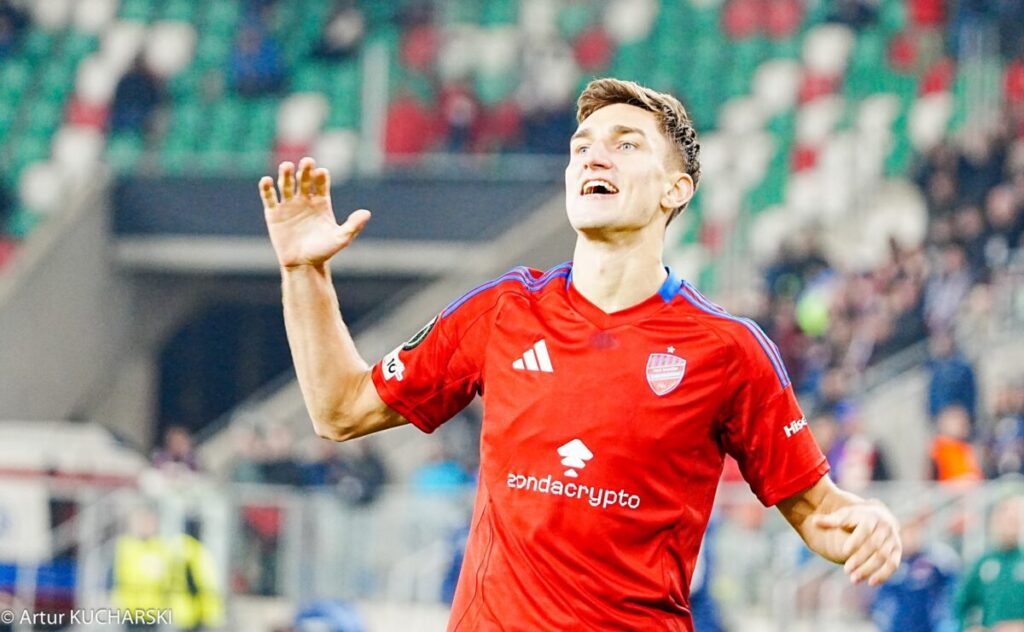 Raków rozpoczął fazę ligową Ligi Konferencji UEFA od wygranej, ale mecz oglądało 6557 kibiców... 8
