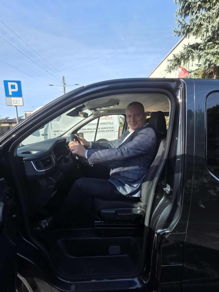 Nowy samochód dla podopiecznych Środowiskowego Domu Samopomocy w Żarkach 3