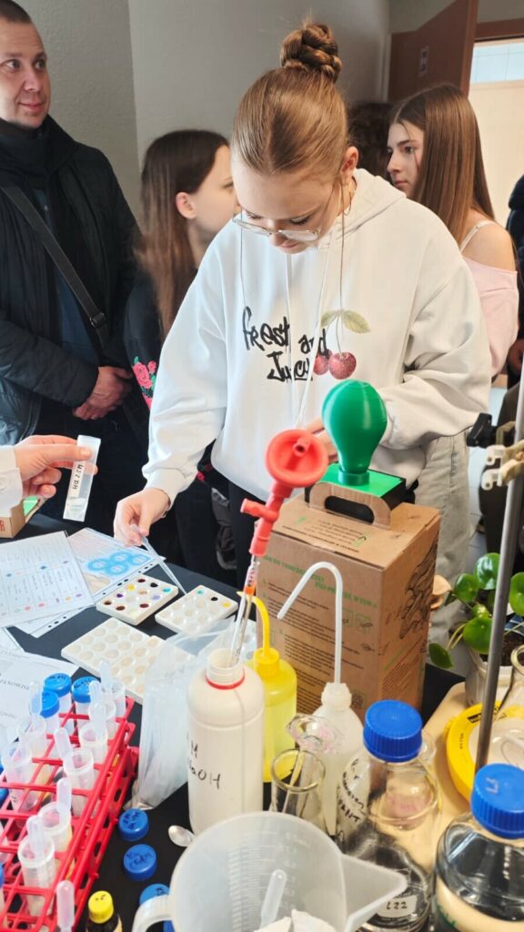 Ekologiczne ABC. Era wiedzy i pasji – Politechnika Częstochowska wspiera młodych odkrywców [fotorelacja] 34