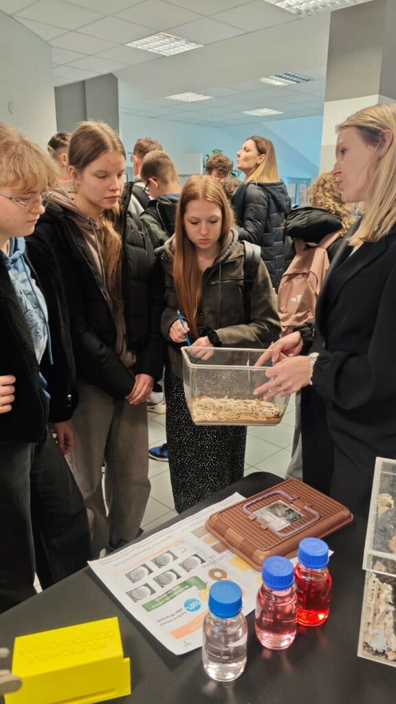Ekologiczne ABC. Era wiedzy i pasji – Politechnika Częstochowska wspiera młodych odkrywców [fotorelacja] 31