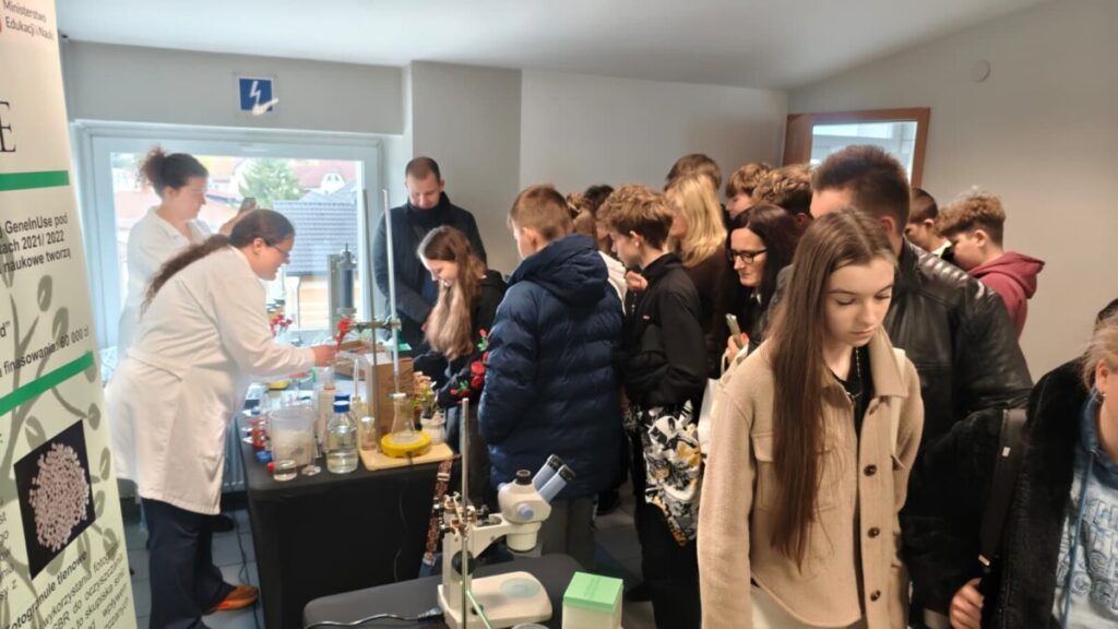 Ekologiczne ABC. Era wiedzy i pasji – Politechnika Częstochowska wspiera młodych odkrywców [fotorelacja] 19