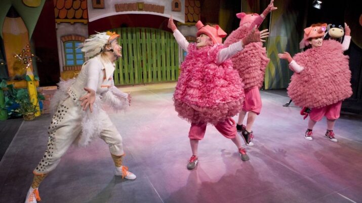 Hej szkoły i przedszkola. Teatr im. Adama Mickiewicza zaprasza na ,,mikołajkowe" spektakle ,,Trzy świnki" 1