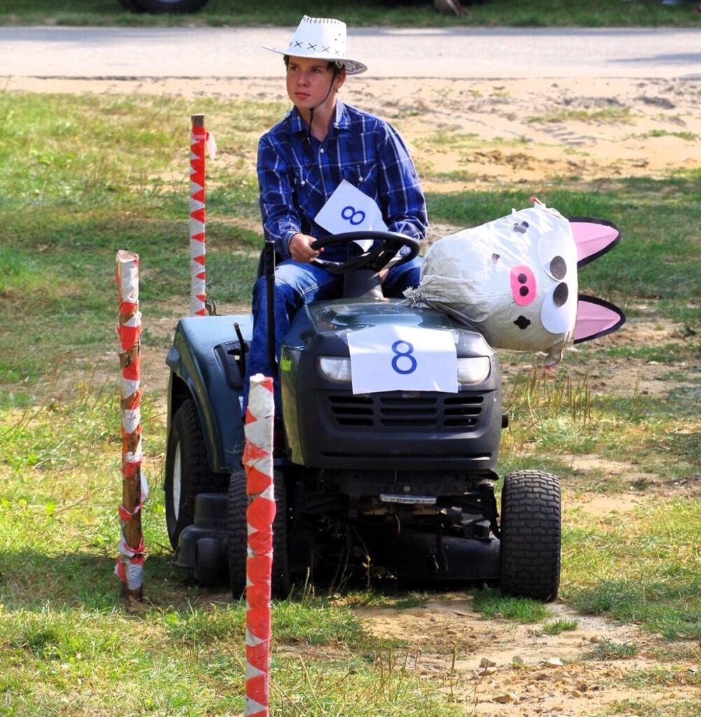 Zlot Ciągników i Samoróbek z Jaroszowa z nagrodą za Najleprze Przedsięwzięcie Odnowy Wsi! 2