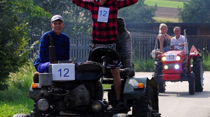 Zlot Ciągników i Samoróbek z Jaroszowa z nagrodą za Najleprze Przedsięwzięcie Odnowy Wsi! 1