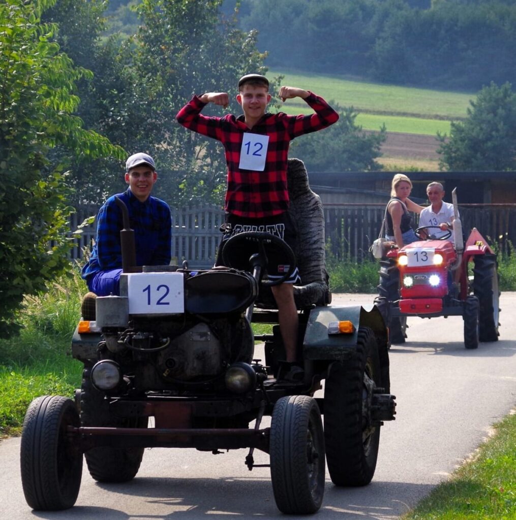Zlot Ciągników i Samoróbek z Jaroszowa z nagrodą za Najleprze Przedsięwzięcie Odnowy Wsi! 10