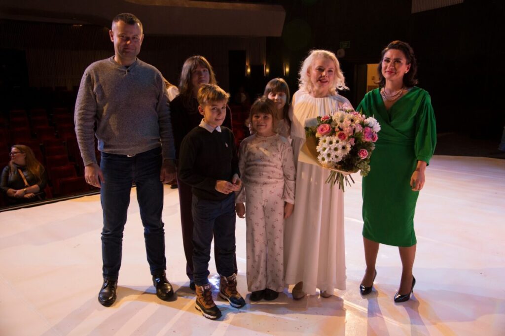 Aktorka Sylwia Oksiuta-Warmus uczciła 20-lecie pracy artystycznej [ZDJĘCIA] 13