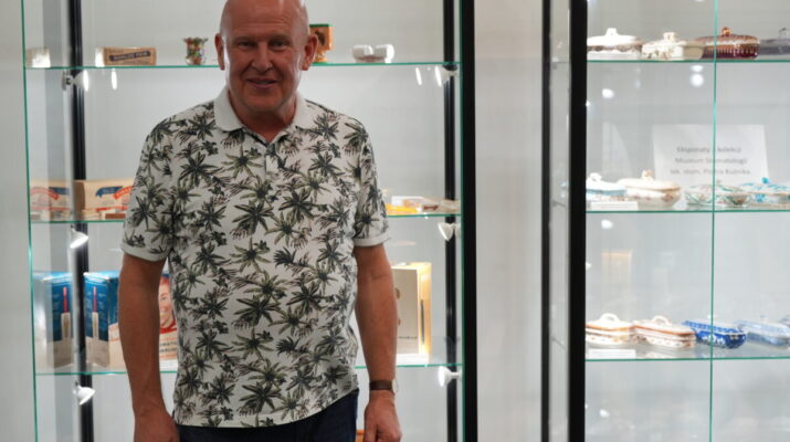 Ta kolekcja zaczęła się od zabytkowej tablicy… Rozmowa z Piotrem Kuźnikiem