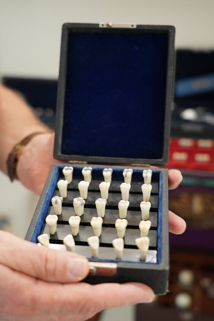 Ta kolekcja zaczęła się od zabytkowej tablicy… Rozmowa z Piotrem Kuźnikiem 7