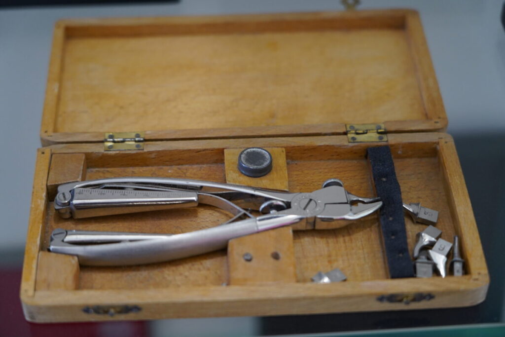 Ta kolekcja zaczęła się od zabytkowej tablicy… Rozmowa z Piotrem Kuźnikiem 13