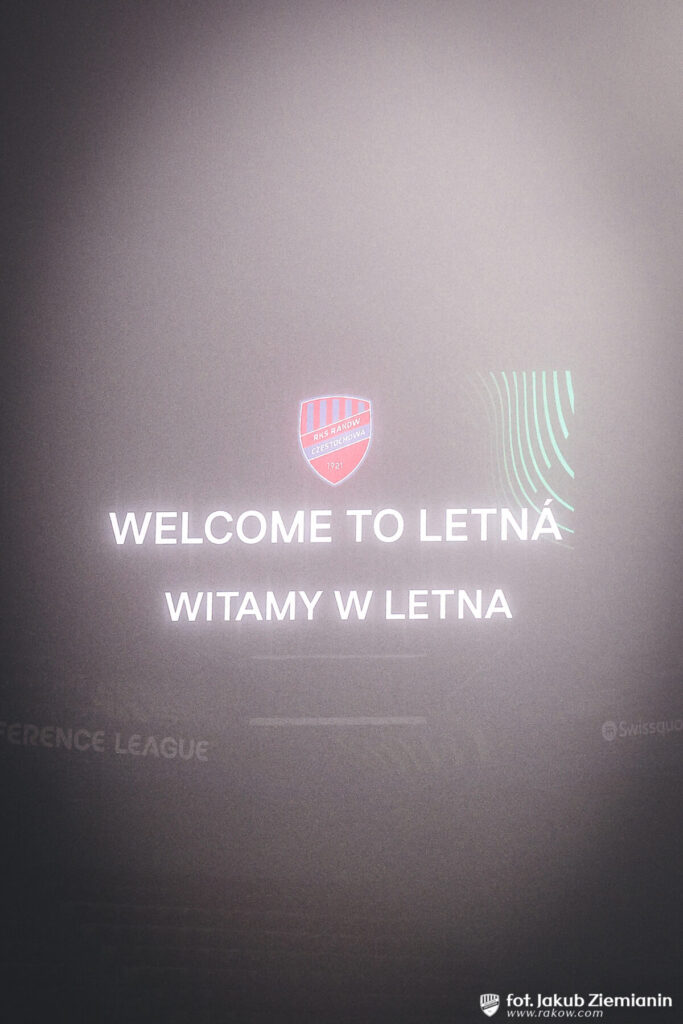 Trener Rakowa Marek Papszun i Tomasz Pieńko z Pragi przed meczem ze Spartą 3