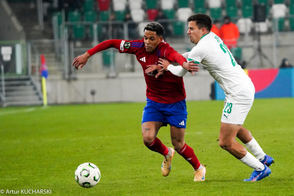 Cel Rakowa. Odczarować stadion w Gdyni! Szwarga kontra Papszun... 7