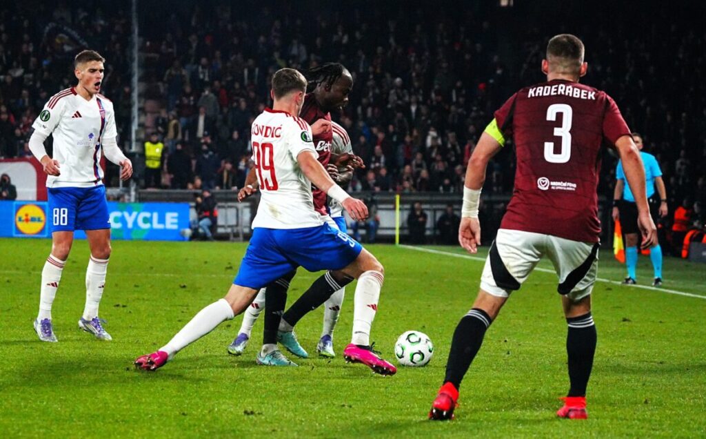 Raków zdobył ważny punkt w Pradze, ale spadł na 12. miejsce... 3