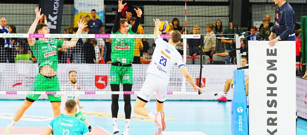 Siatkarze Steam Hemarpol Politechnika przegrali 0:3. Zaraz po meczu odbyła się w szatni ważna narada…