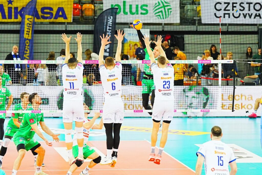 Siatkarze Steam Hemarpol Politechnika przegrali 0:3. Zaraz po meczu odbyła się w szatni ważna narada... 5