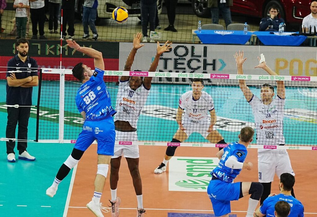 Robot PoliWall-e dopingował siatkarzy Steam Hemarpol Politechniki w wygranym meczu ze Ślepskiem! 5