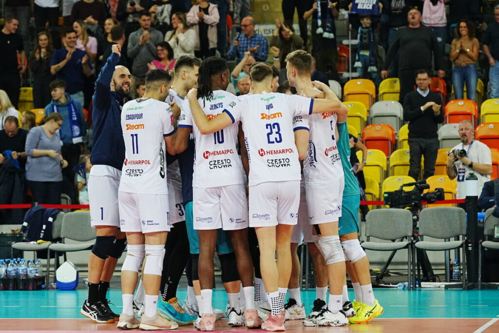 Robot PoliWall-e dopingował siatkarzy Steam Hemarpol Politechniki w wygranym meczu ze Ślepskiem! 8