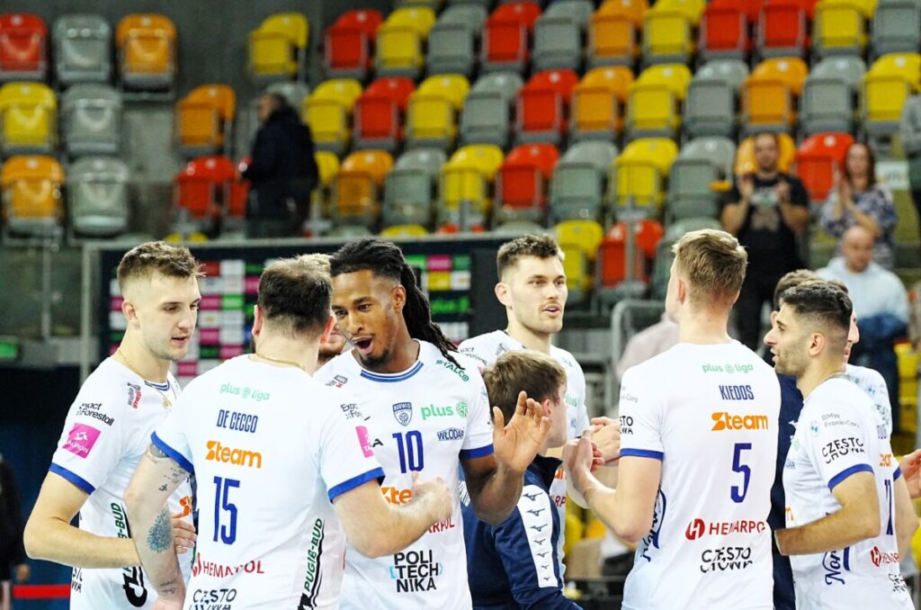 Robot PoliWall-e dopingował siatkarzy Steam Hemarpol Politechniki w wygranym meczu ze Ślepskiem! 9