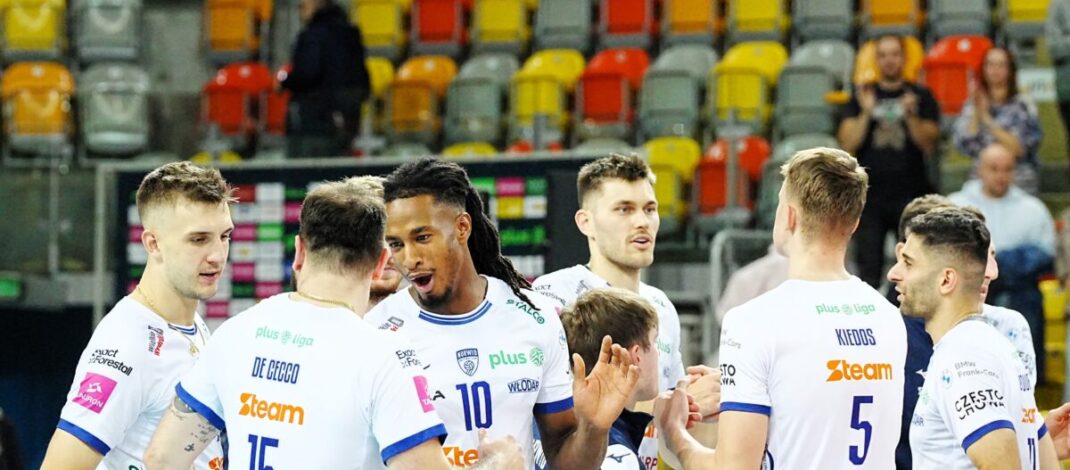 Jest wywalczony punkt w Jastrzębiu! Ale porażka w Jastrzębiu w debiucie trenera Travicy…