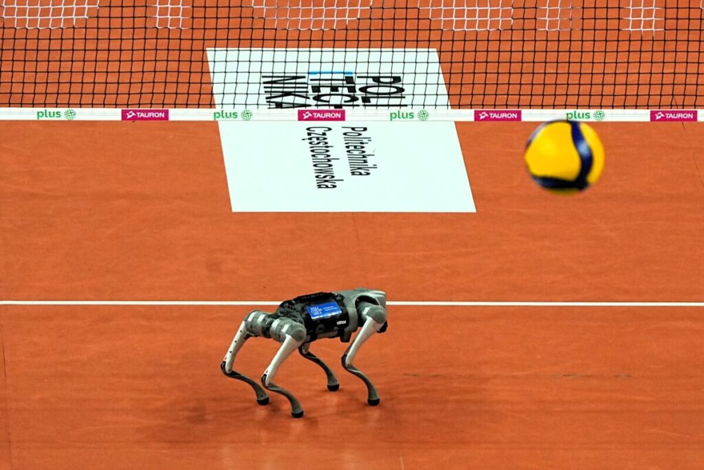 Robot PoliWall-e dopingował siatkarzy Steam Hemarpol Politechniki w wygranym meczu ze Ślepskiem! 10