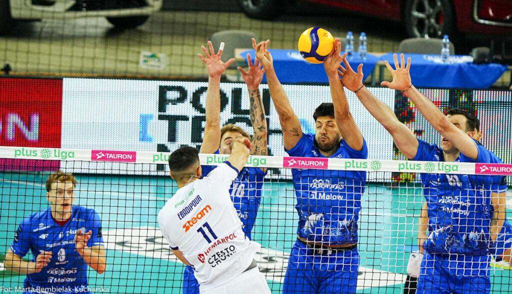 Robot PoliWall-e dopingował siatkarzy Steam Hemarpol Politechniki w wygranym meczu ze Ślepskiem! 12