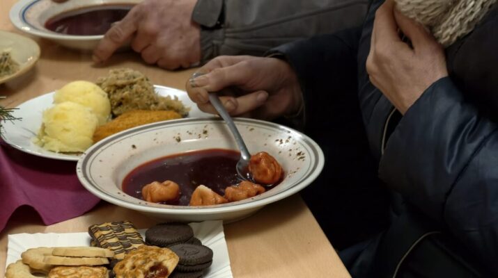 Świątecznie w Fundacji Chrześcijańskiej "Adullam". Zorganizowano tam Wigilię na 350 osób 1