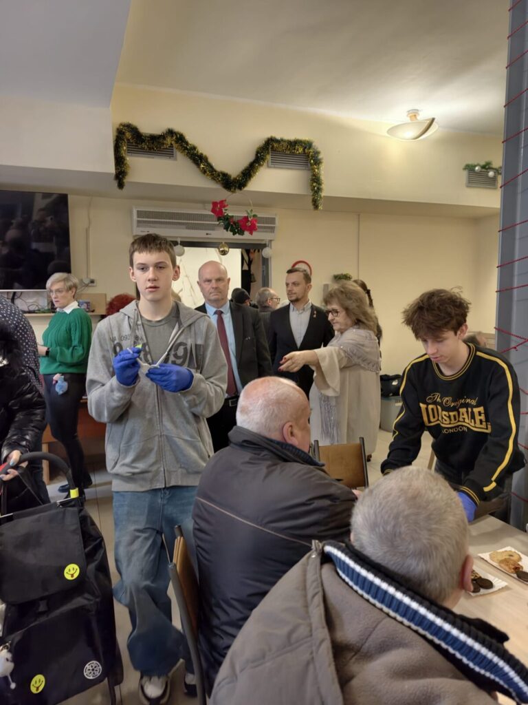 Świątecznie w Fundacji Chrześcijańskiej "Adullam". Zorganizowano tam Wigilię na 350 osób 5